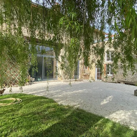 فندق مبيت وإفطار Chez Odette Saule Pleureur 3*